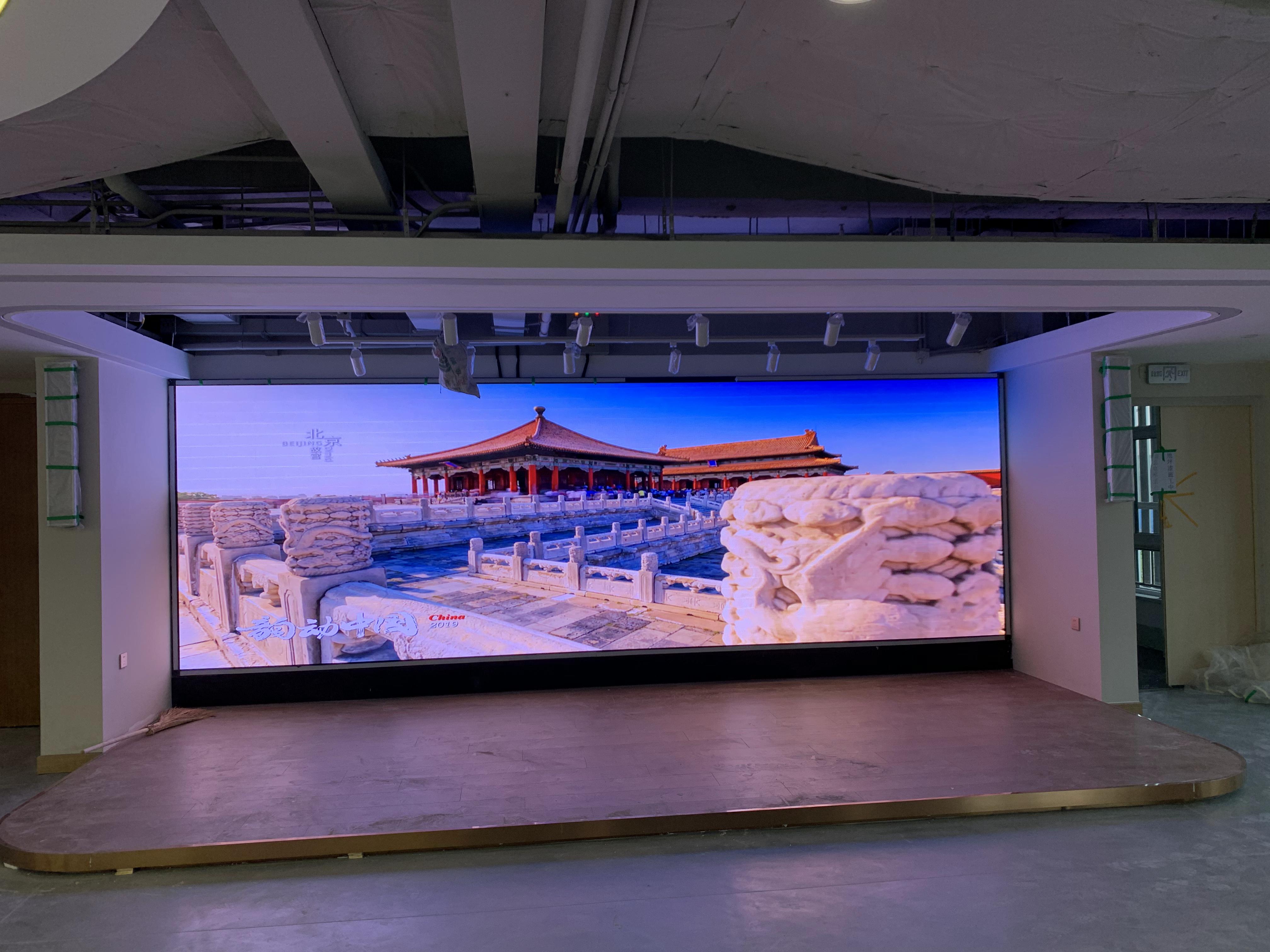 不同類型的LED芯片（如國(guó)產(chǎn)、進(jìn)口）對(duì)顯示屏的壽命和穩(wěn)定性有哪些影響？